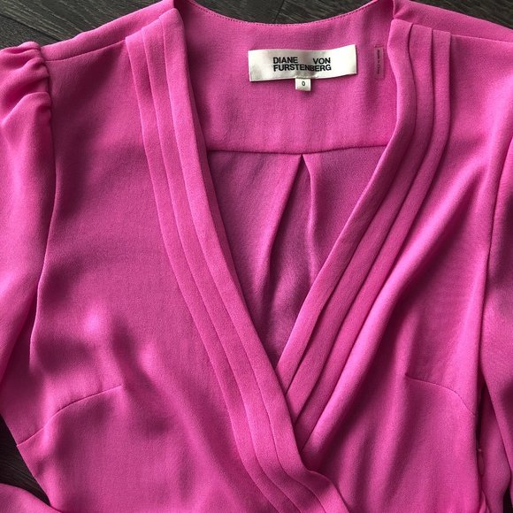 Elegant DVF Dress - Picture 3 of 4